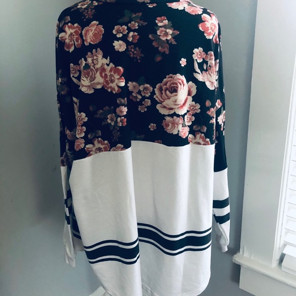 Sporty Stripes & Floral L/S Top! - Picture 4 of 5